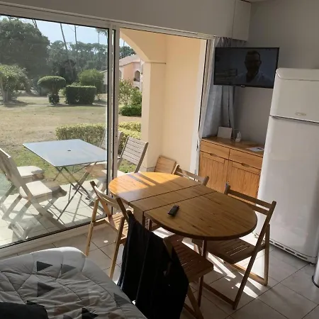 T2 Cabine, Capacité 4 Personnes, à 600 M De La Et à 300 M Du Golf