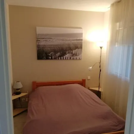 T2 Cabine, Capacite 4 Personnes, A 600 M De La Et A 300 M Du Golf アパート